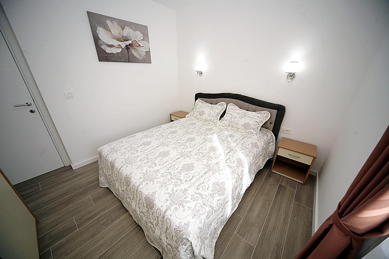Sea Star Apartment Dobra Voda Eksteriør billede