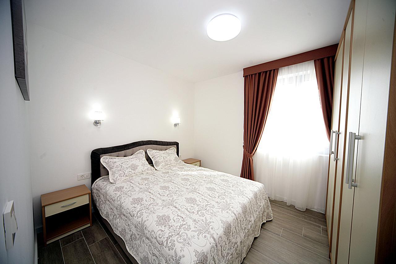 Sea Star Apartment Dobra Voda Eksteriør billede