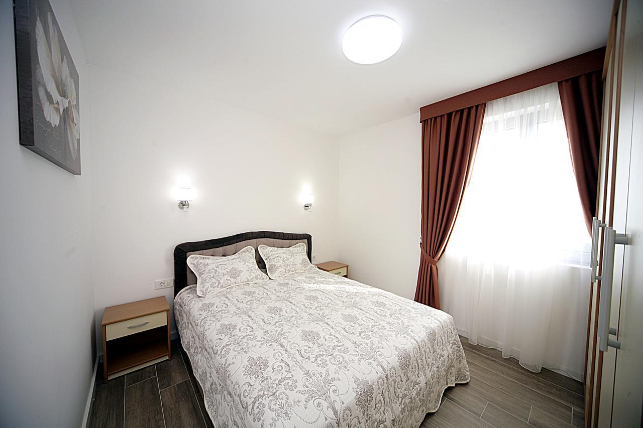 Sea Star Apartment Dobra Voda Eksteriør billede
