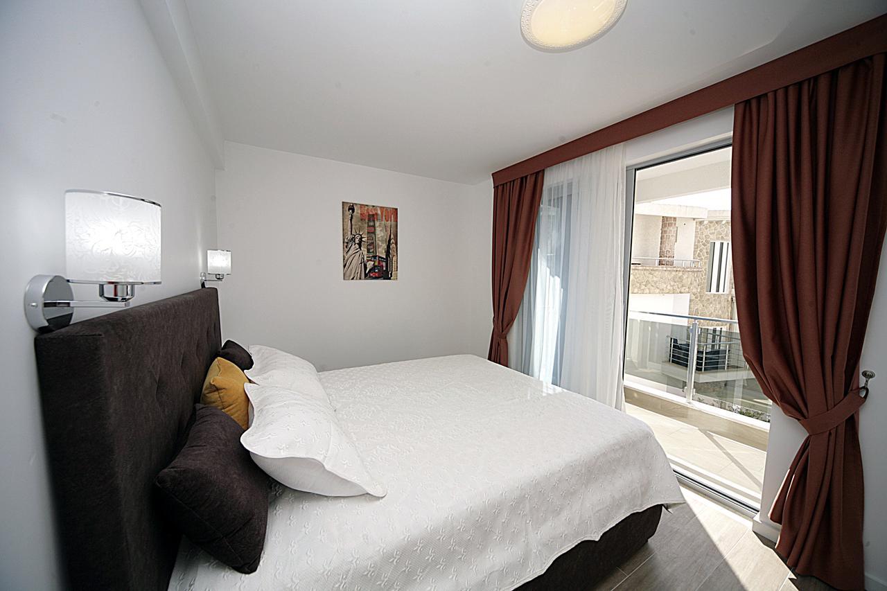 Sea Star Apartment Dobra Voda Eksteriør billede