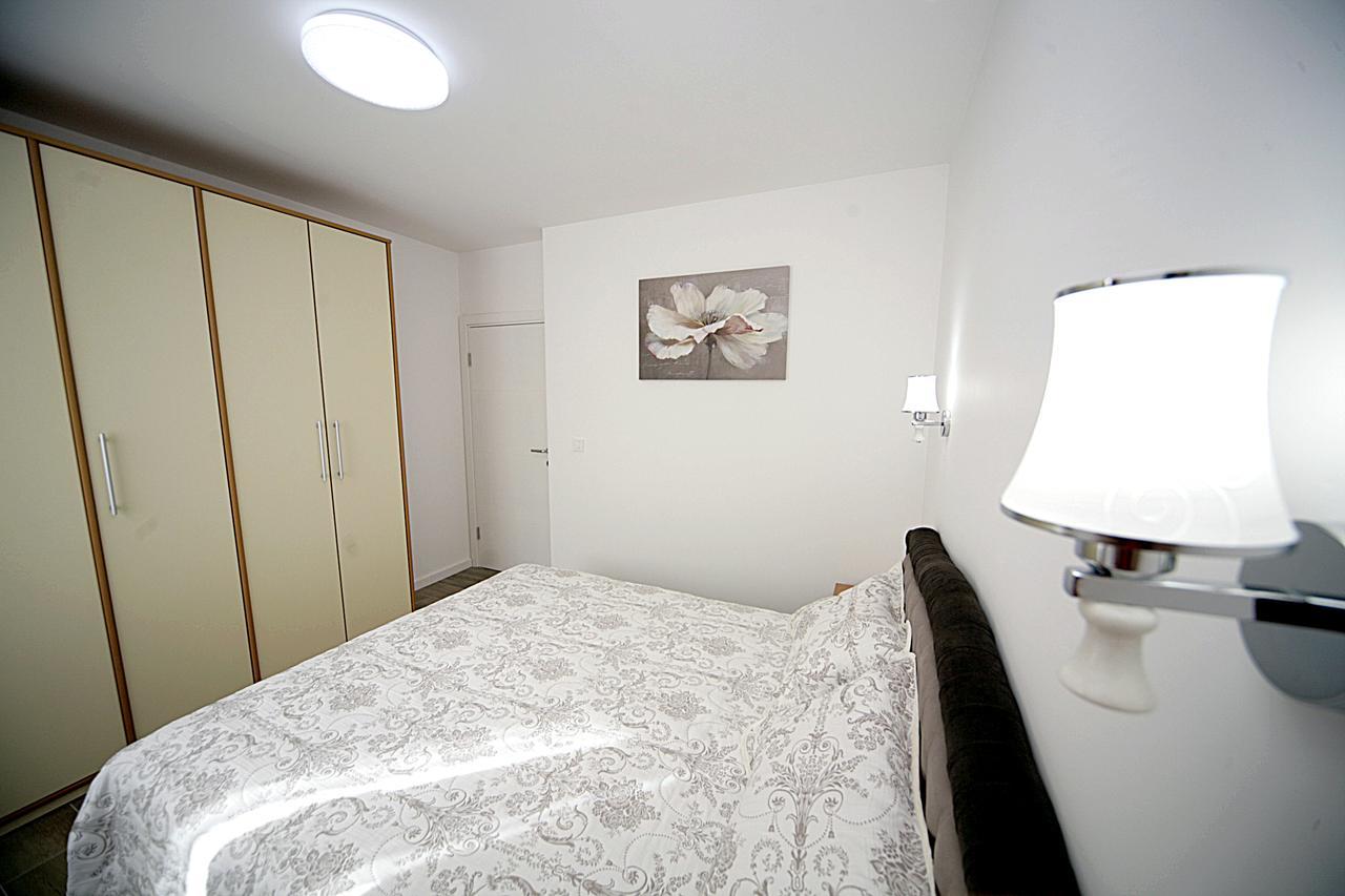 Sea Star Apartment Dobra Voda Eksteriør billede